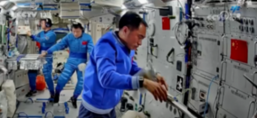 中國“太空之家”工作周記不斷“更新” 機器人“小航”實力“搶鏡”